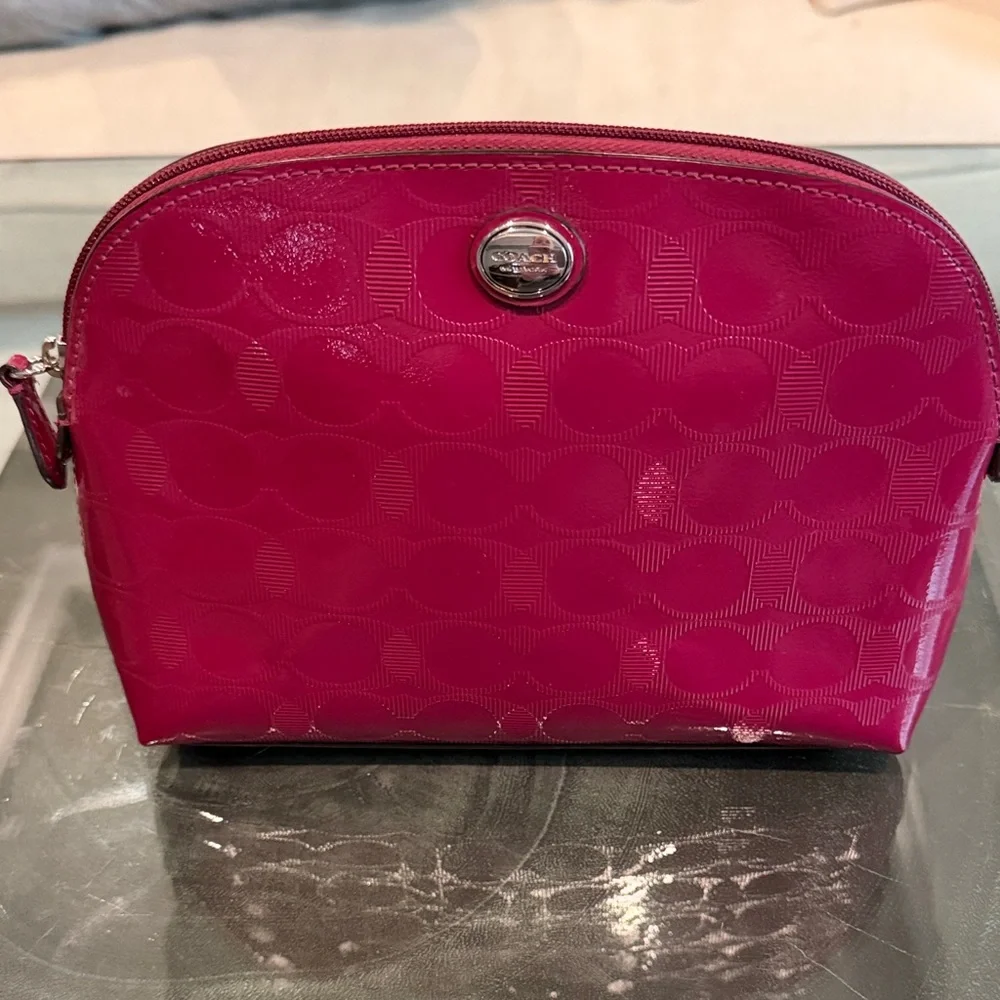 LIKE NEW - Coach Signature Embossed Fuchsia Make Up Cosmetic Travel Bag Case - Picture 1 of 8